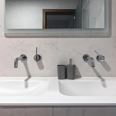 沃拉公寓 法里拉基