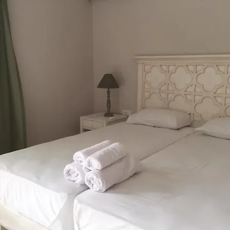 沃拉公寓 法里拉基