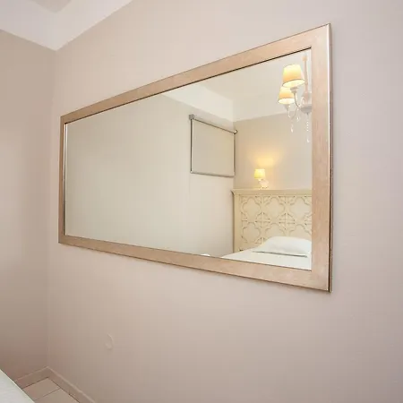 沃拉公寓 法里拉基